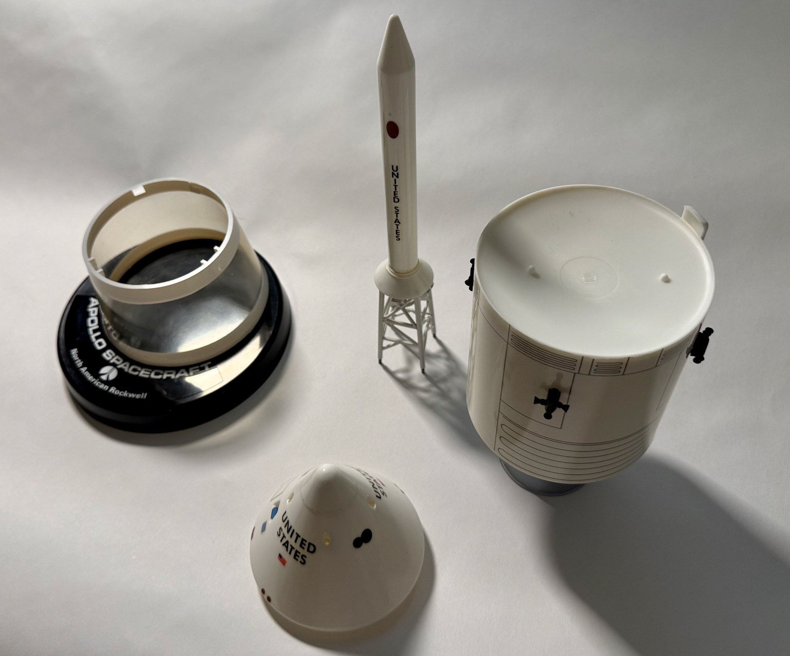 Apollo Spacecraft model fully disassembled: base, Launch Escape System tower, Service Module, and Command Module